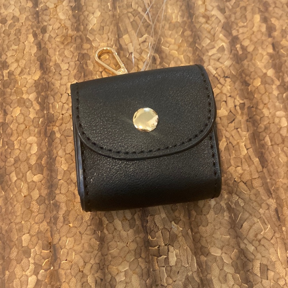 KEYCHAIN WITH LEATHER CASE FOR AIRPODS